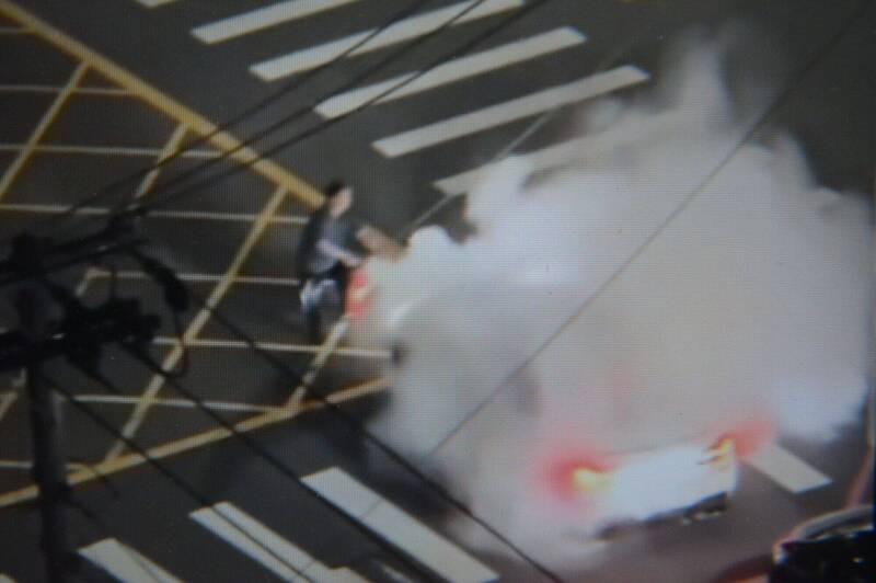 台中西屯区今天凌晨发生赵姓男子等人开车「炸街」扰人清梦，陈姓男子出面制止，一言不合拿灭火器喷车。（图撷取自脸书）