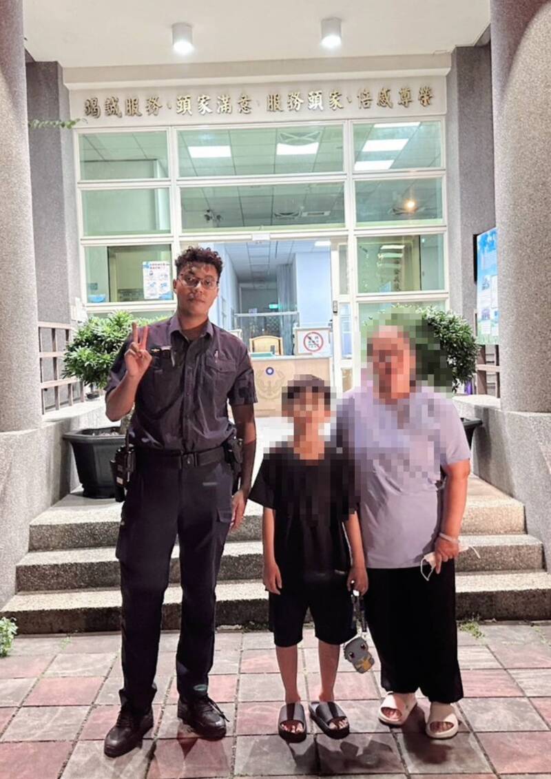 台中9歲童被家人反鎖門外 警助回家