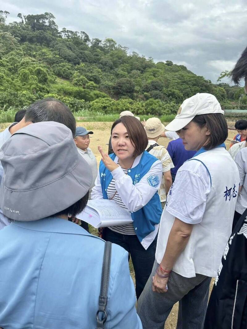 燕巢月世界出現「垃圾山」!邱于軒:一個高雄 兩個世界