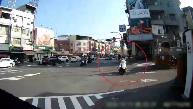 高科大學生小心!建工路413巷違規左轉進學校停車場 今早被抓6件