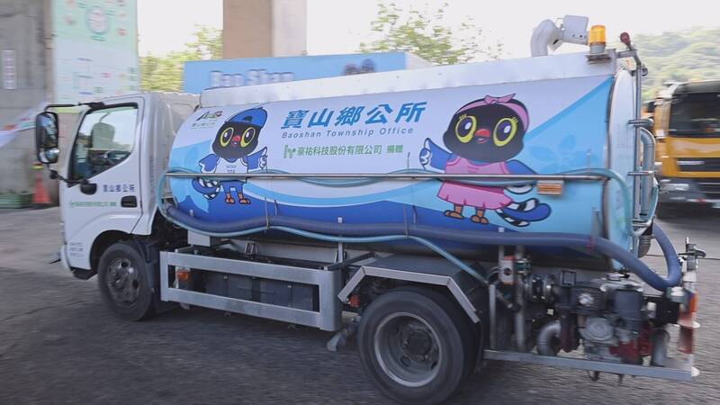 竹縣寶山鄉清潔車彩繪 吉祥物「寶寶嘎」與「藍寶嘎」吸睛