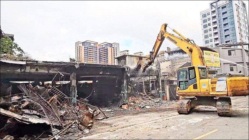 桃園南門市場燒毀區拆除 採原地復原