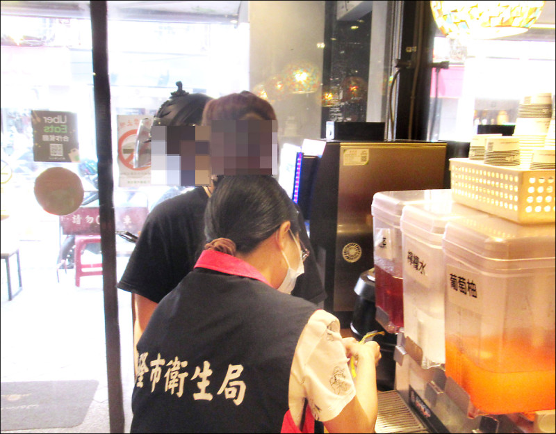 美食外送平台稽查 基隆人从众牛排紅茶腸桿菌超標