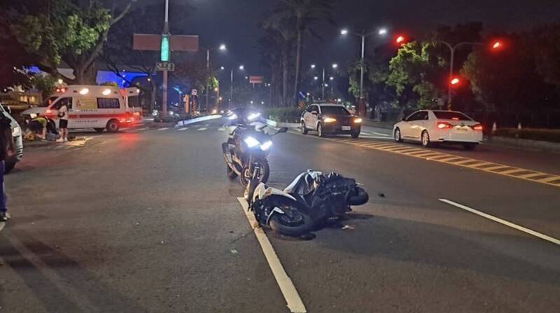 男騎車左偏遭無照少年追撞喪命