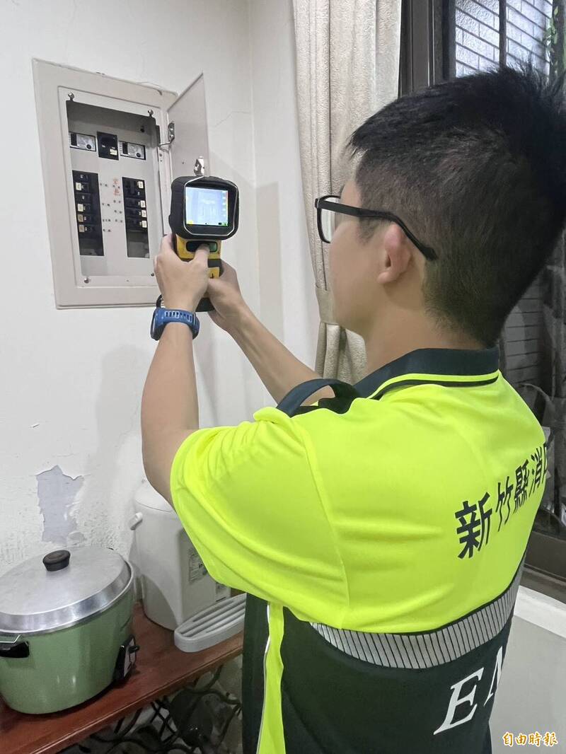電線發燙看得到  竹縣消防局提供熱像儀居家防火服務