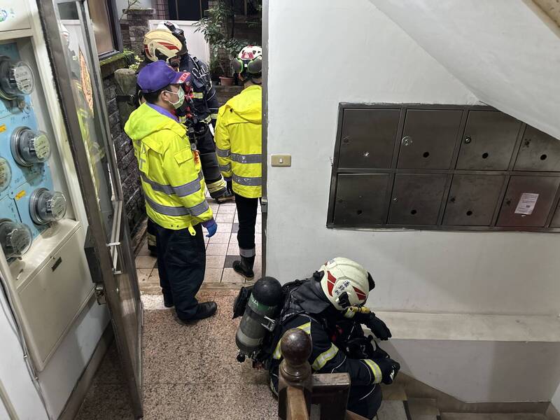 桃園獨居男最後失控開瓦斯大鬧  警消果斷破門壓制送醫