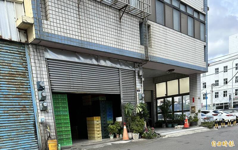 龍忠蛋行負責人20萬交保 今鐵門半掩開放換蛋或退款