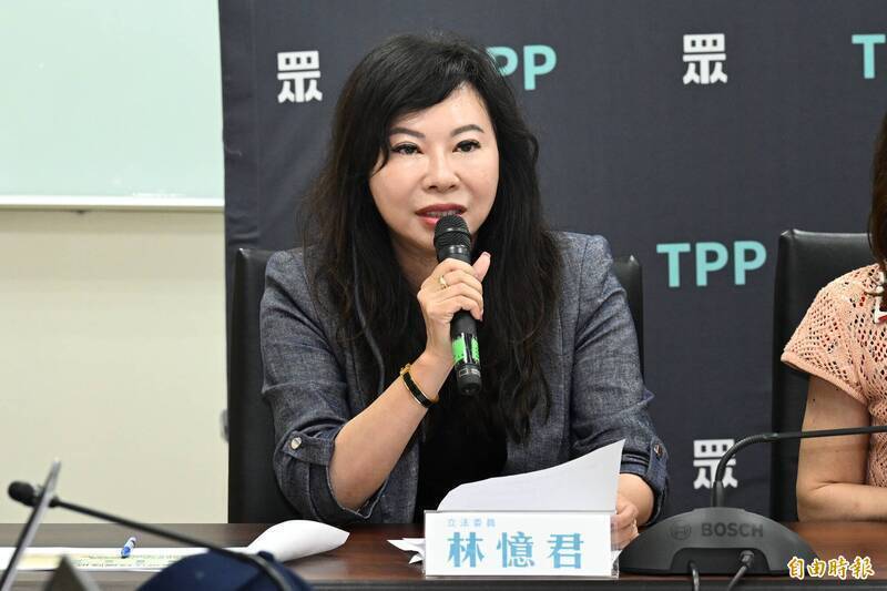 全民國防手冊全台發送！ 林憶君籲：結合紙本、數位雙渠道