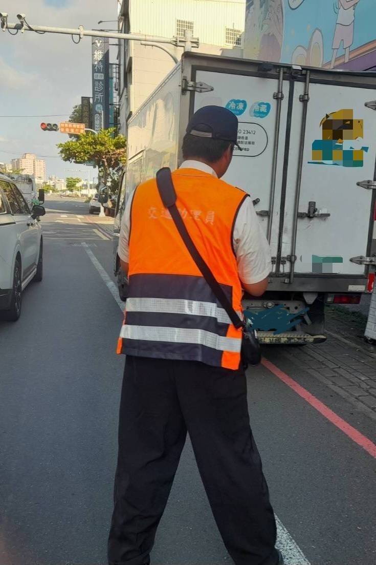 台南交通助理員執法受挑戰 民團:近千人連署支持助理員政策