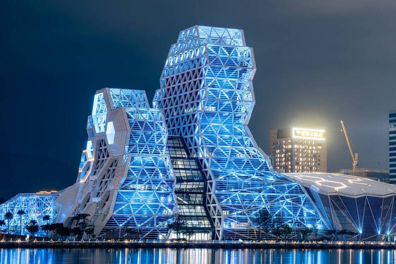 高雄7大地標今晚點燈 迎接TWICE演唱會