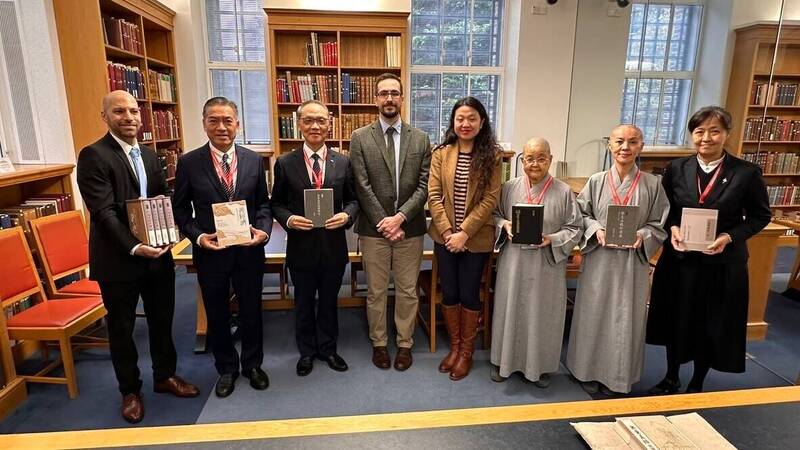 東西方文明對話新篇章 劍橋大學典藏證嚴法師等慈濟著作