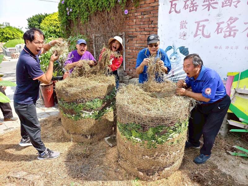 廚餘＋馬糞做「堆肥大蛋糕」 貧瘠5年開心農場有救了