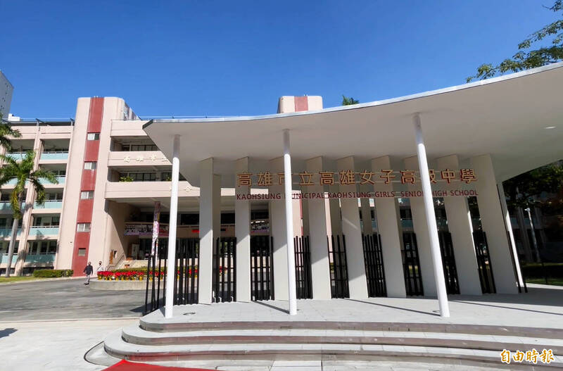 把雄女造成壞學生! 服飾店拍片惹議 校方：已報案