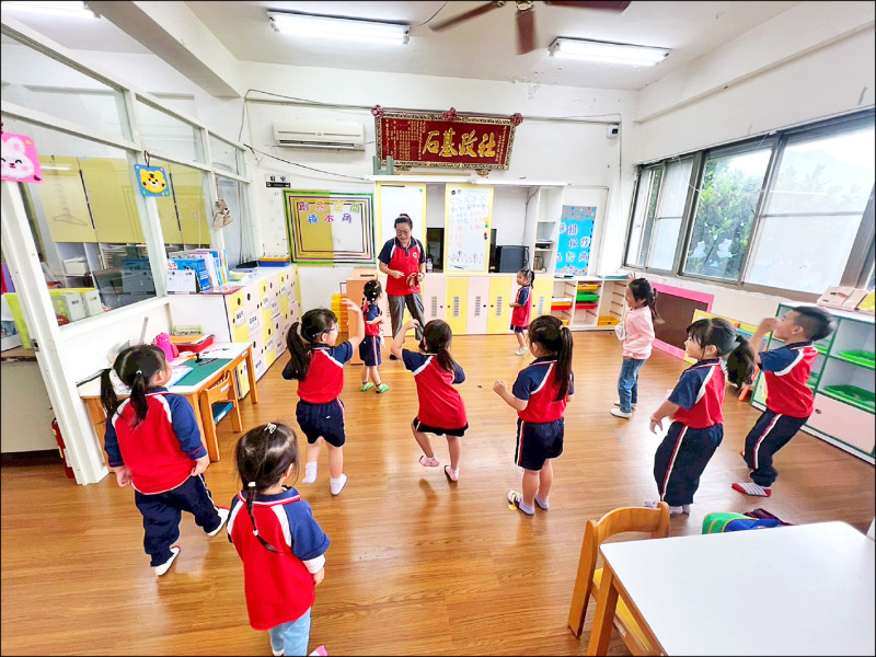 少子化衝擊 屏東枋山公托師裁減近半