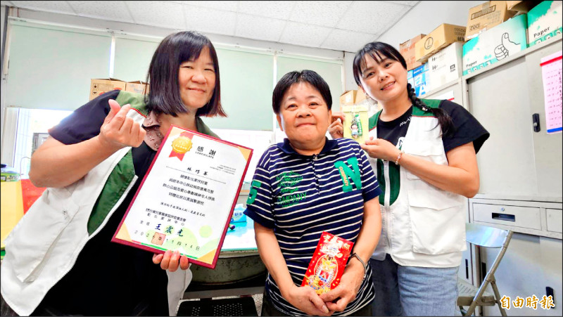 單親媽領普發1萬 轉手捐彰化家扶