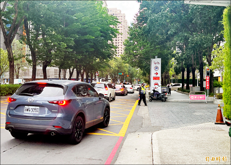 百貨商圈塞車 台中議員促設地下連通道