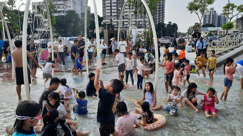 享平公園戲水區試營運結束，明年4月至9月間再度啟用。（工務局提供）