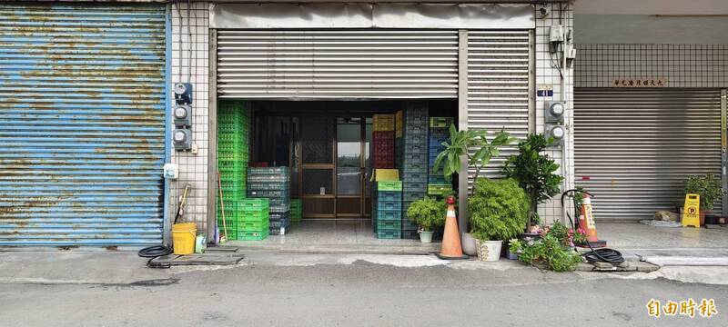 台中梧棲龍忠蛋行鐵門半掩 業者曝原因