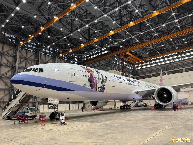 全台首架迪士尼彩繪機 華航攜「動物方城市2」首飛洛杉磯