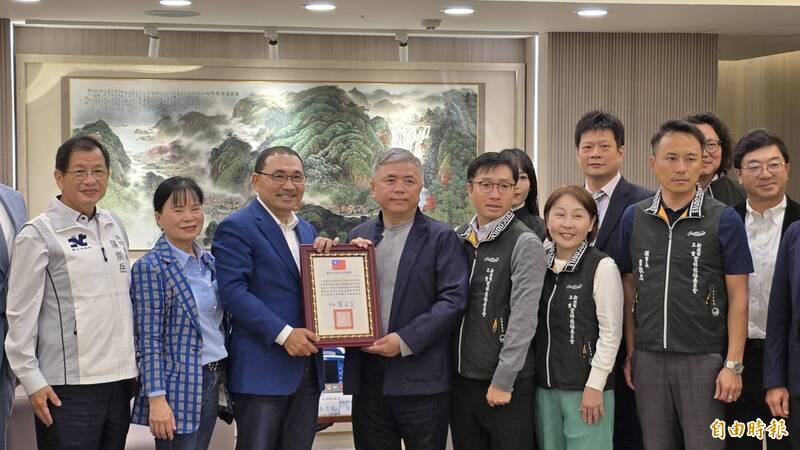 新北三重雲林同鄉會捐市價113萬生理監視器