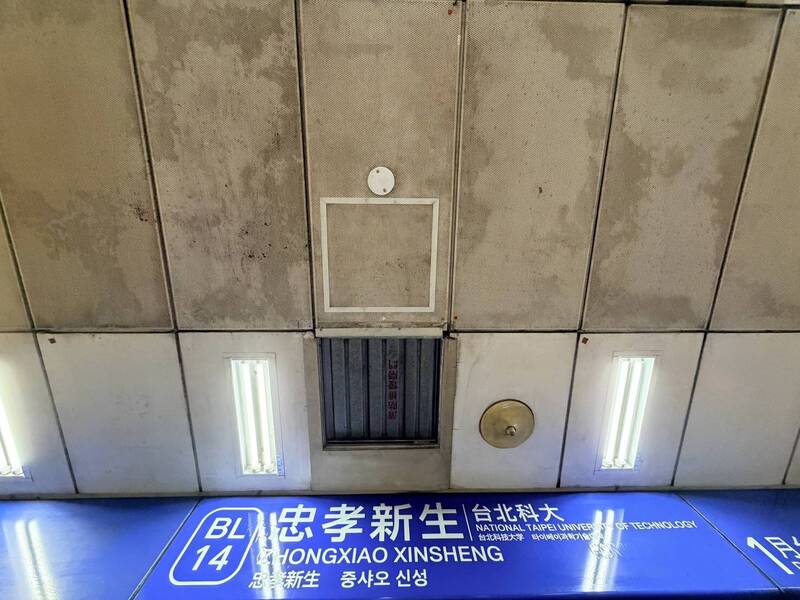 天花板黑嚕嚕、灰塵結塊 北捷天花板挨批清潔不力