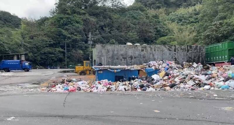 基隆環保局天外天垃圾散滿地 市府承諾立即開罰