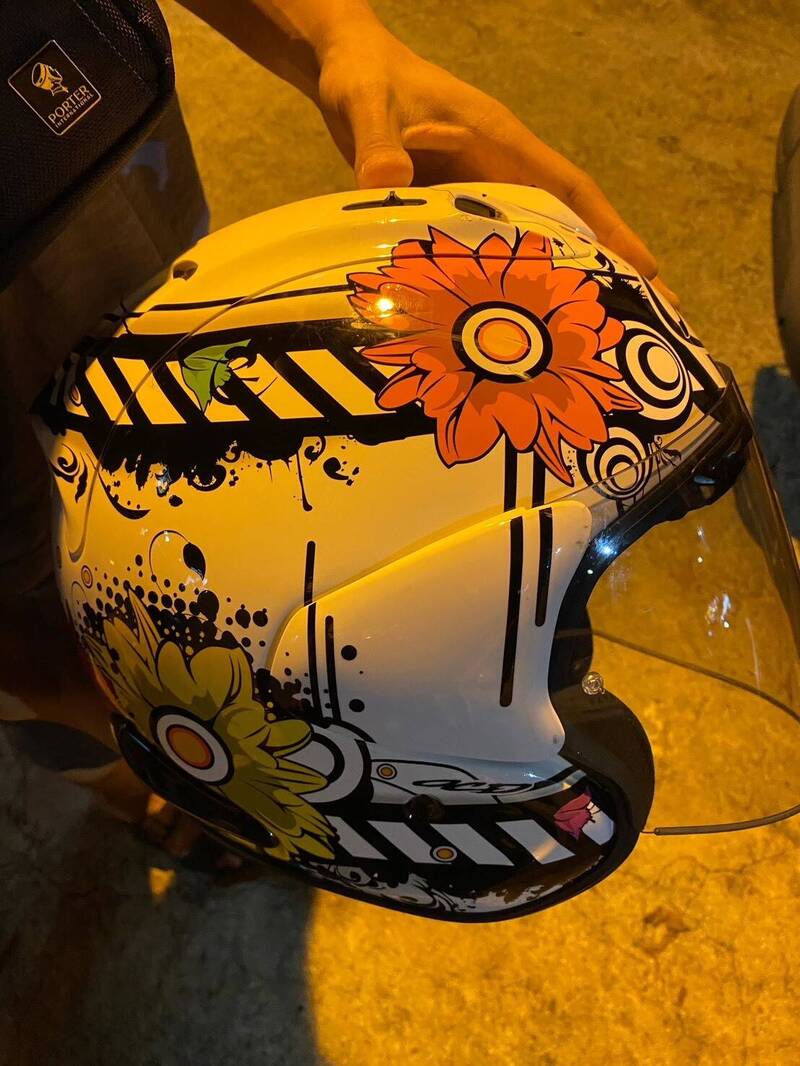 新買價值近2萬限量安全帽遭刮花 台中女騎士心碎報案