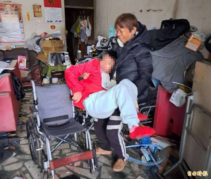 低收母顧腦麻兒14年無怨悔 樂線食物銀行捐半年尿布傳遞溫暖