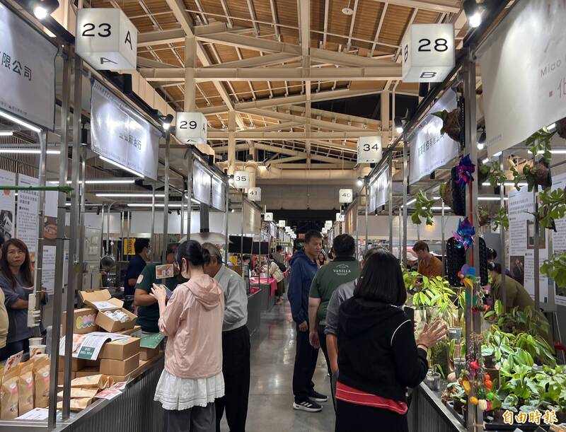 地方產業創新研發有成 屏東17家業者西市場發表58項產品