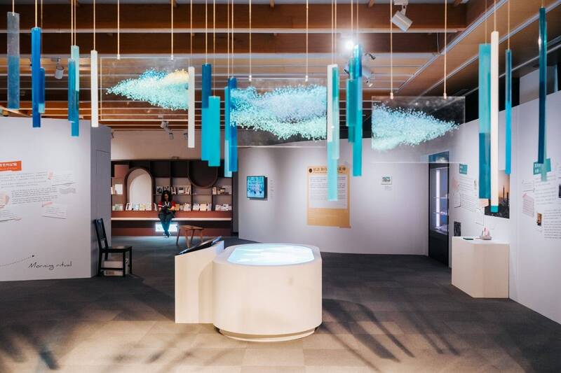 台文館「字遊，自在：旅行文學展」揭旅行文學百年風景