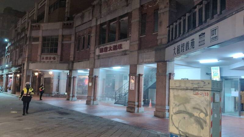 北市永樂市場晚間火警 消防員迅速馳援15分鐘撲滅