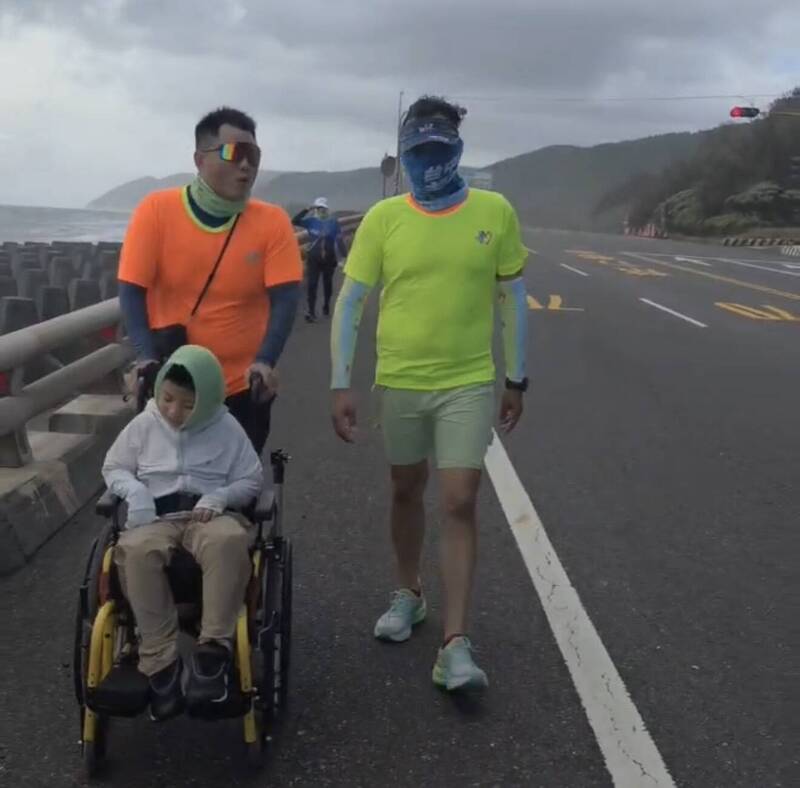 「公益愛行腳」今從南迴走到知本  同時響應「世界兒童人權日」