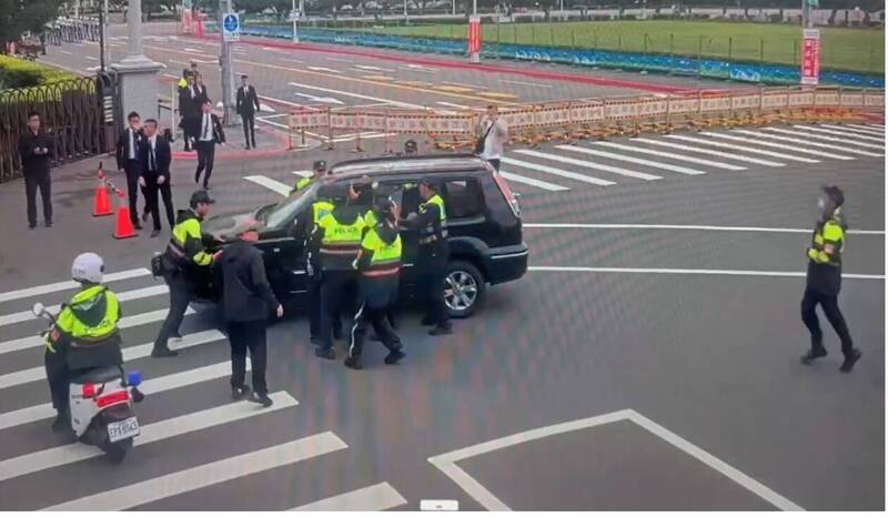 駕車企圖強闖總統府前管制區 怪男被警壓制大喊「我是皇太子」
