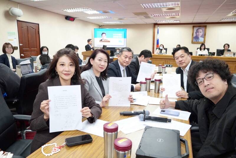 林楚茵今於臉書粉專分享，立法院外交及國防委員會通過臨時提案「譴責中共長臂管轄干預台灣國會」。（圖擷取自林楚茵臉書粉專）