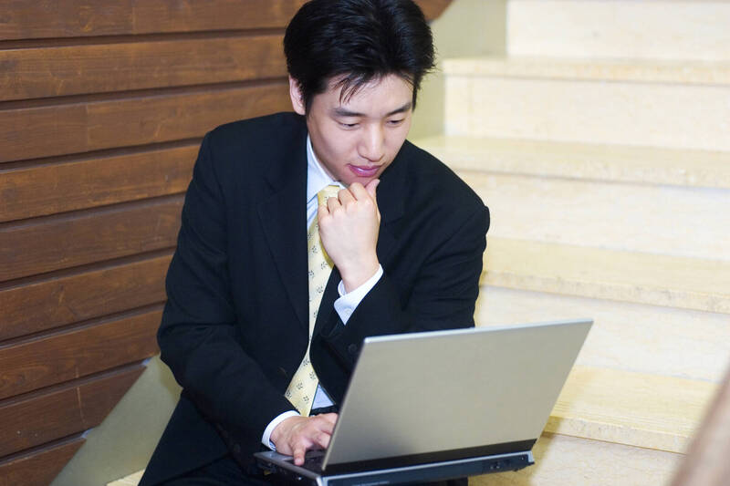 民國86年薪資曝光!他質疑原地踏步28年 網提醒當時沒週休二日