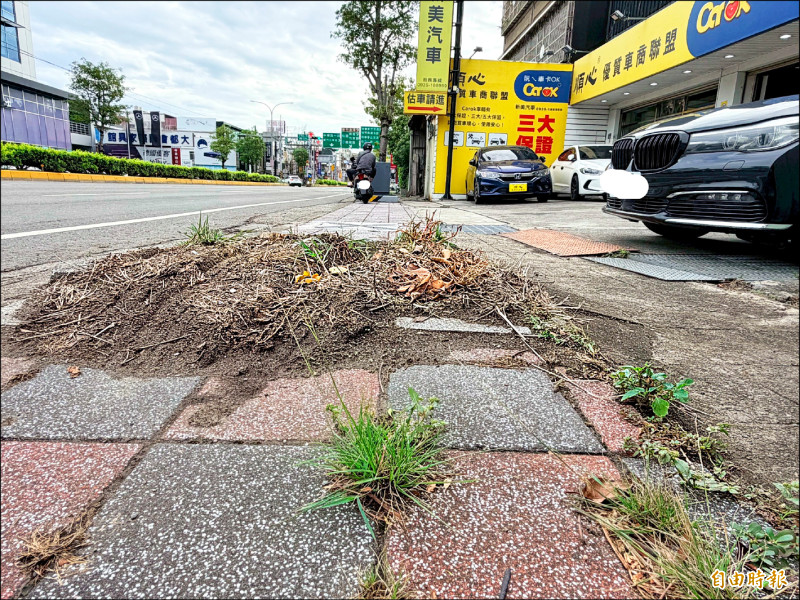 竹市5大人行空間改善案全卡關 議員批怠惰