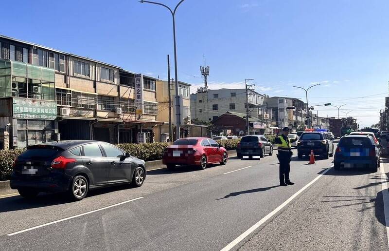 台中市中清路3車連環撞 一度回堵數公里