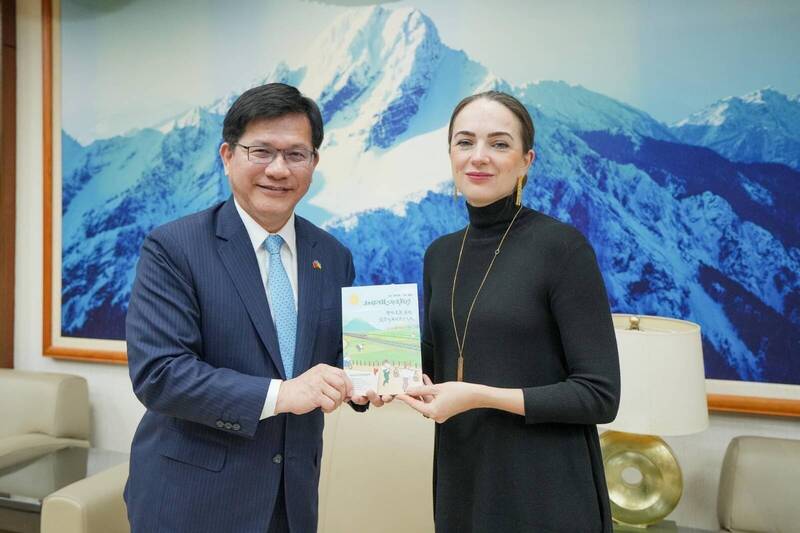 接見人權組織「公民自由中心」 林佳龍承諾持續人道援助烏克蘭