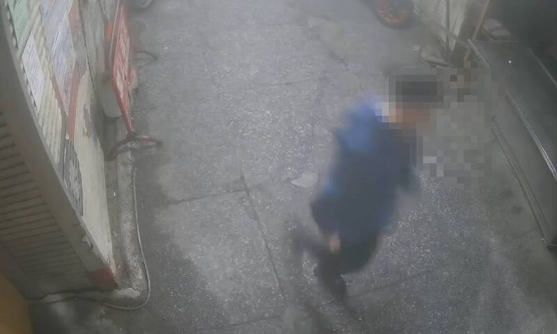 苗縣竹南第二市場疑有男子跟蹤女性入廁所 被發現迅速逃離