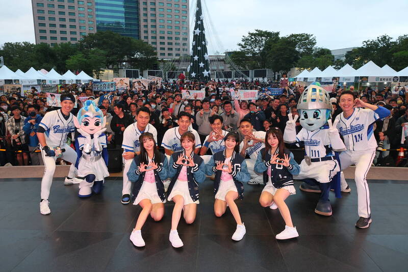 新北歡樂耶誕城11/22、11/23主題運動派對 邀球隊、啦啦隊表演