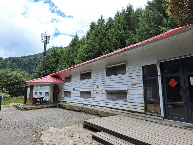 七卡山莊每年1.3萬人次入住 雪霸辦理淨山、手作步道