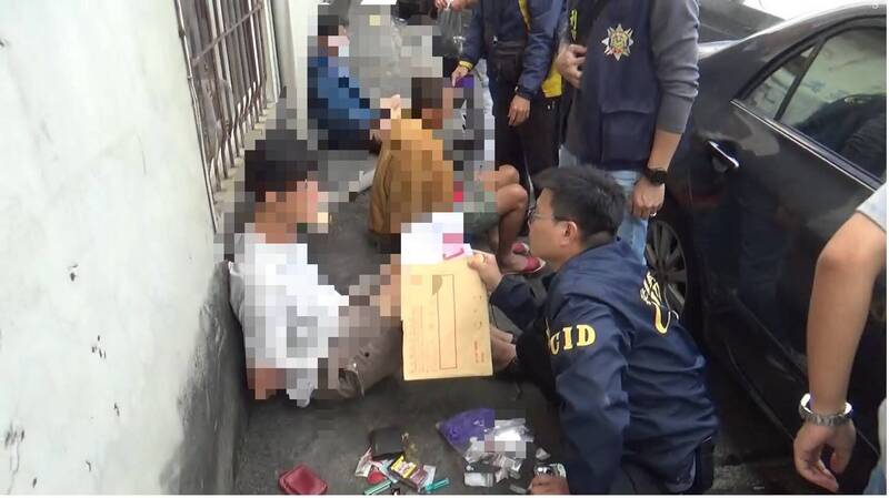 冷血毒駕！撞死婦人肇逃 疑車上開毒趴一路吸到芒