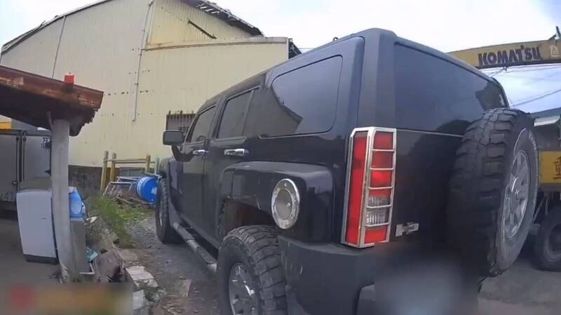 悚！吉安鐵皮工廠老闆停車沒上鎖 一早開門驚見「後座有死人」