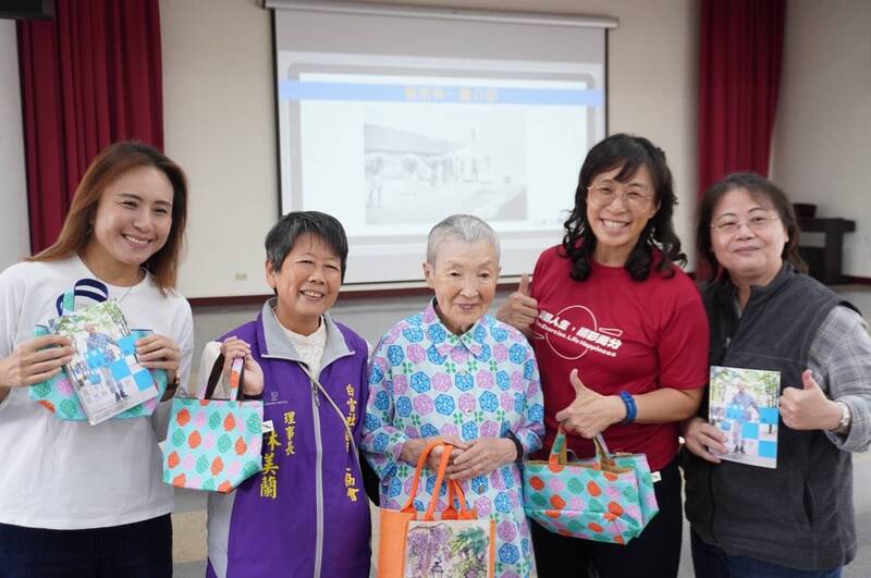「世界最強奶奶」來了！若宮正子體驗台南白雪社區「長者文化力」