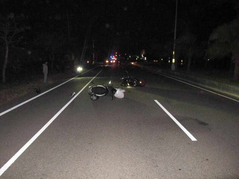 連環撞！鹿港彰濱五路4部機車追撞成一團 4人擦挫傷骨折