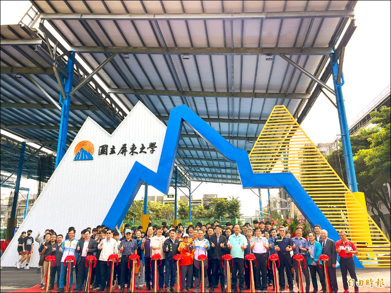 屏大太陽能球場啟用 年減碳748噸