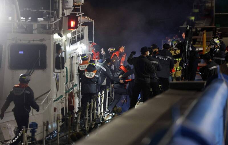 南韓渡輪觸礁擱淺267人全數獲救 海警認定「船員分心使用手機」釀意外