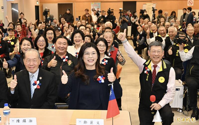 出席中華戰略學會活動 鄭麗文收百人入黨名冊