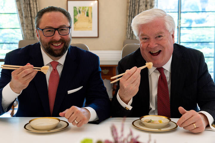 大讚北海道帆立貝！美駐日大使諷：在北京另當別論