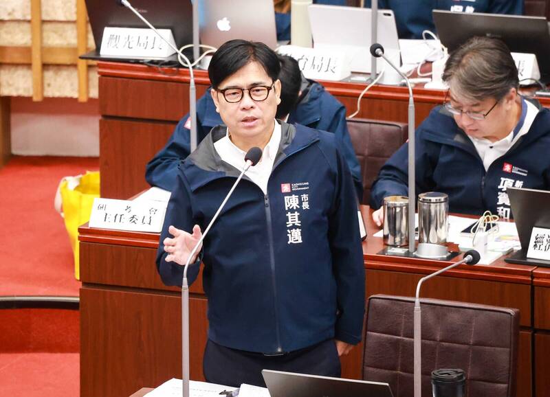 陳其邁透露自己還沒領普發1萬，「領到會捐給慈善團體！」（記者葛祐豪翻攝）